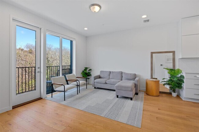 Foto del edificio - 6020 Springdale Rd