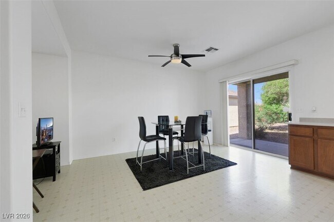 Foto del edificio - 1935 Valley Center Dr