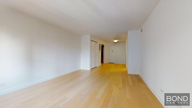 Building Photo - 222 E 39th St