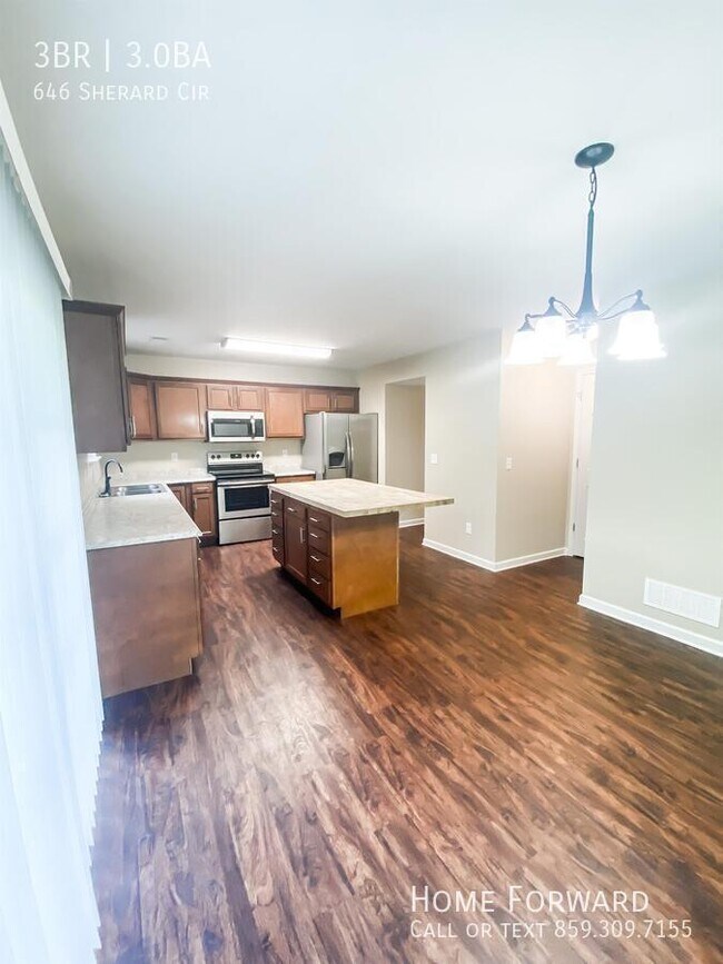 Foto del edificio - 646 Sherard Cir