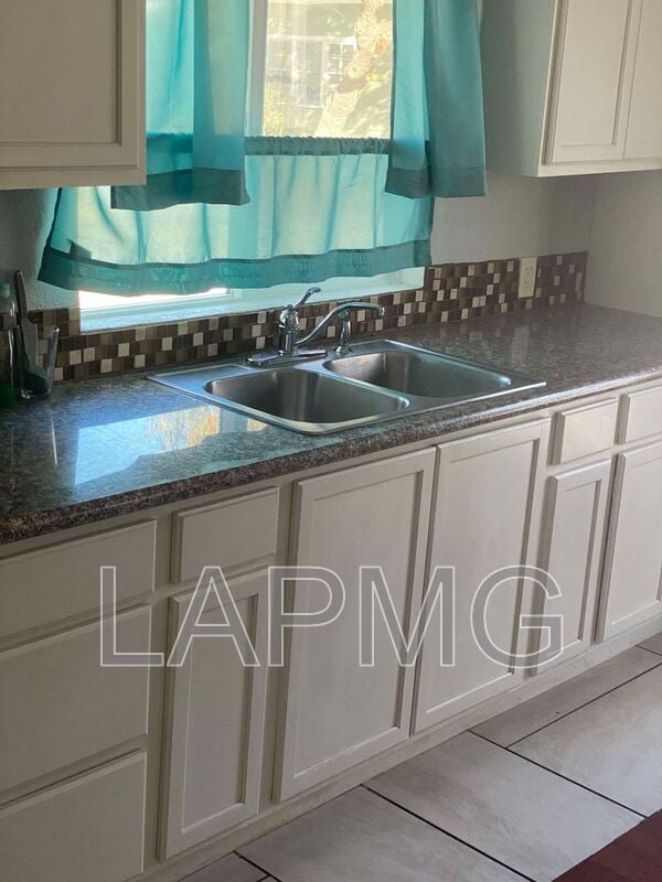 Foto del edificio - 359 E Washington Blvd
