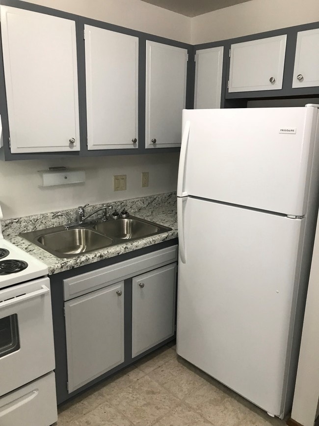 Building Photo - Orchard Courts Apartments