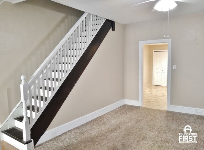 Building Photo - 5 Bed / 2 Bath Single Family Duplex