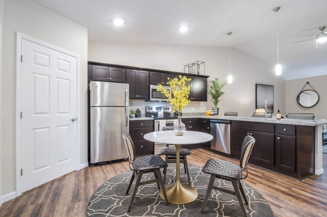 Spacious Kitchens with Breakfast Bar and Room for a Table - Redwood Bellevue South 25th Street