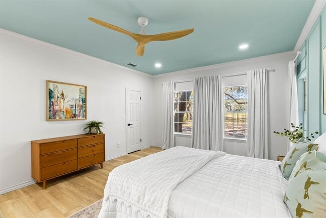 Foto del edificio - 113 Royal Oaks Dr