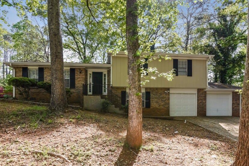 Primary Photo - 470 Burgundy Ct