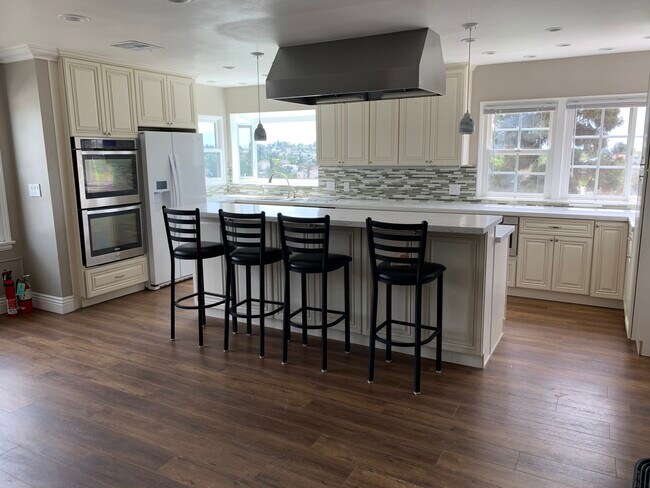 Kitchen - 3250 Lowry Rd