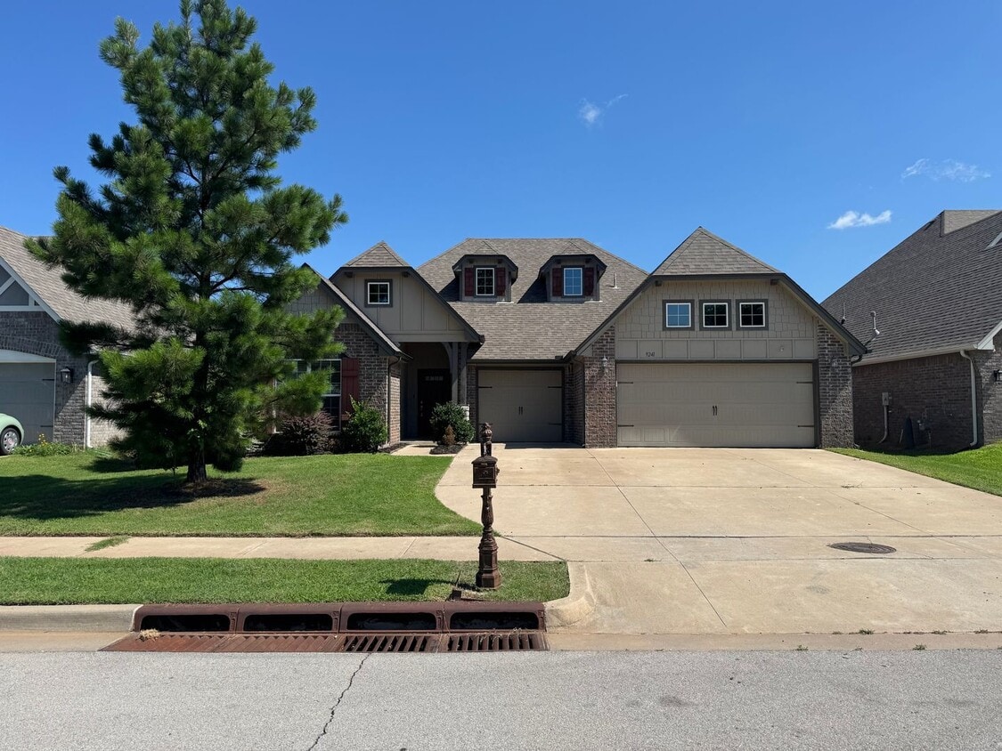 Primary Photo - Willow Creek Estates - BIXBY SCHOOLS - 4 B...
