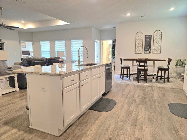 Foto del edificio - 8055 Silver Maple Dr