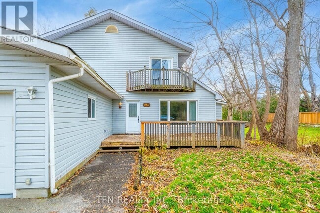 Building Photo - 986 Robinson St