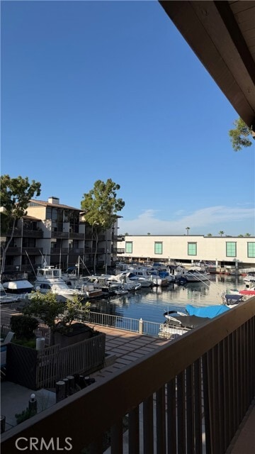 Foto principal - 7215 Marina Pacifica Dr N