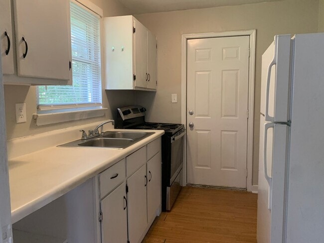 Foto del edificio - Cozy One Bedroom Duplex in Plaza Midwood!