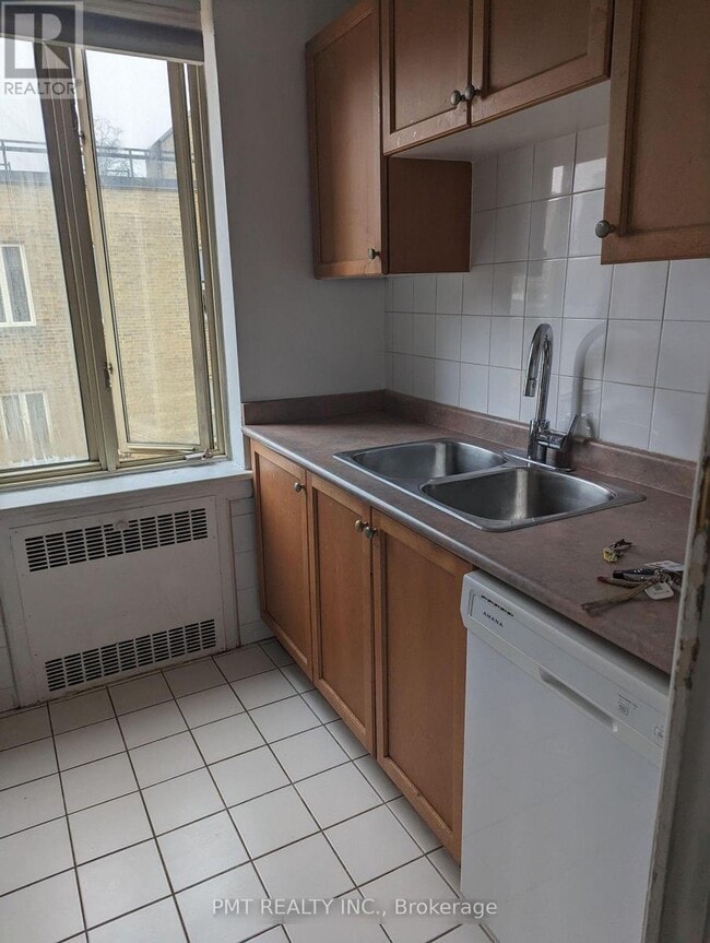 Photo du bâtiment - 150 Farnham Ave