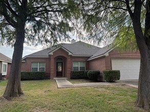 Building Photo - 3918 Links Ln