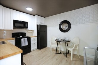 Building Photo - 2602 Ursuline St