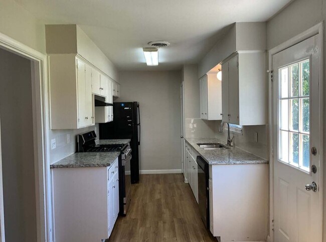Foto del edificio - 5716 Wheaton Dr