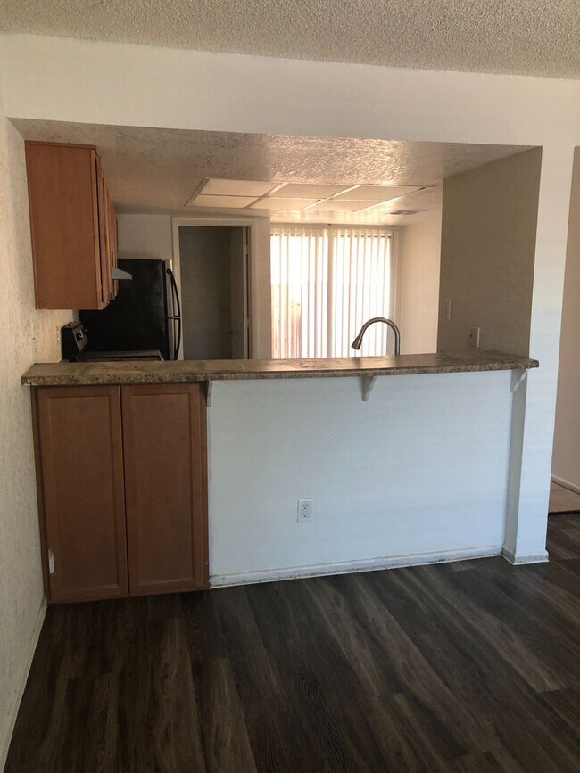 Building Photo - $499 First Month Rent! 2 Bedroom/ 2 bathro...