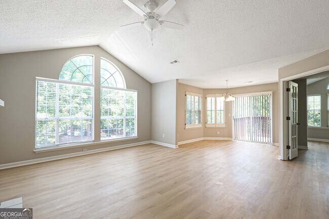 Foto del edificio - 901 Wentworth Ct