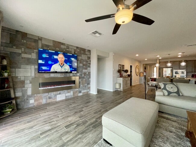 Foto del edificio - Fully Furnished Designer Home in Guard-Gated Rhodes Ranch – Short-Term Luxury Rental