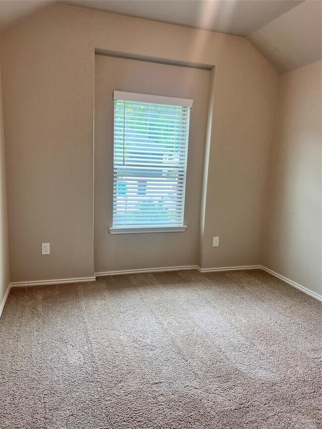 Foto del edificio - 8420 Int'l Fls Dr