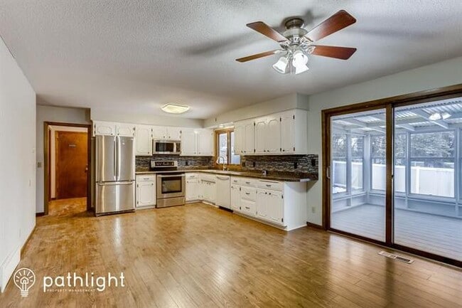 Building Photo - 972 Valley Oaks Rd, Vadnais Heights, MN, 5...