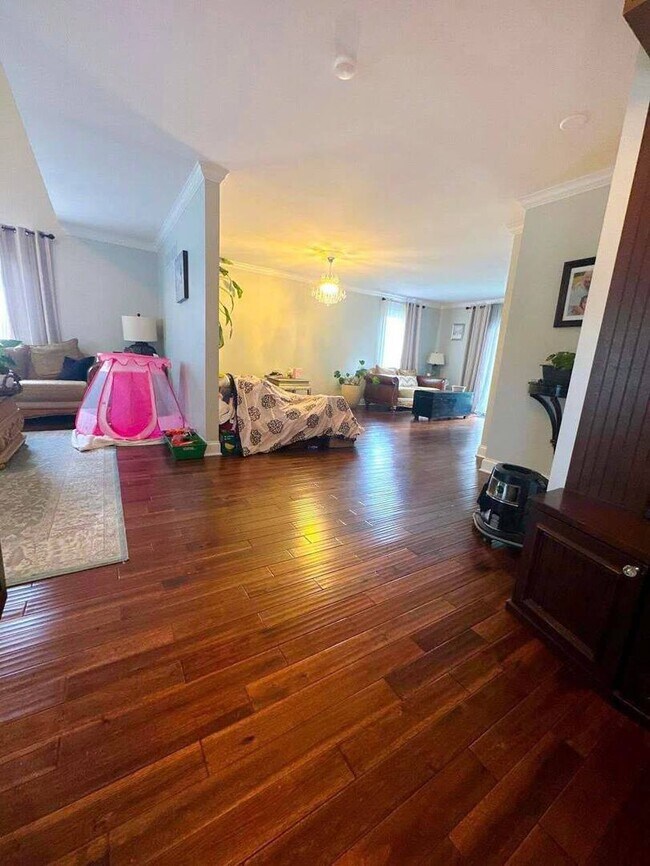 Building Photo - 304 Seafarer Dr
