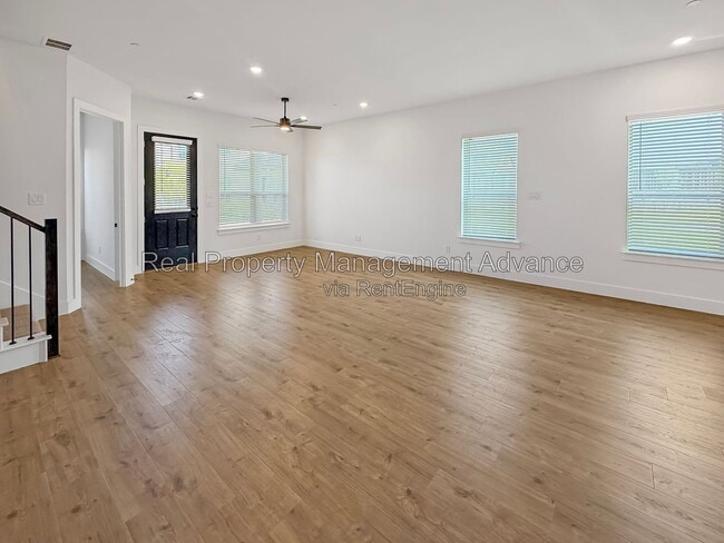Building Photo - 4400 Elm Spgs St
