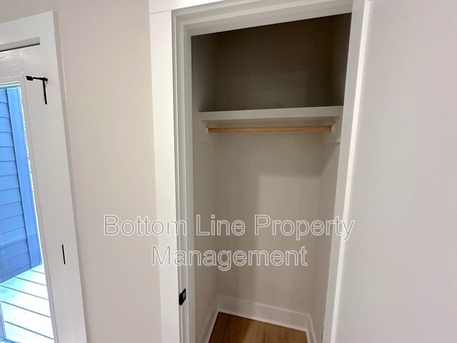 Foto del edificio - 1358 Briar Creek Rd