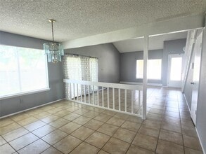 Building Photo - 10526 Chapel Hill Dr