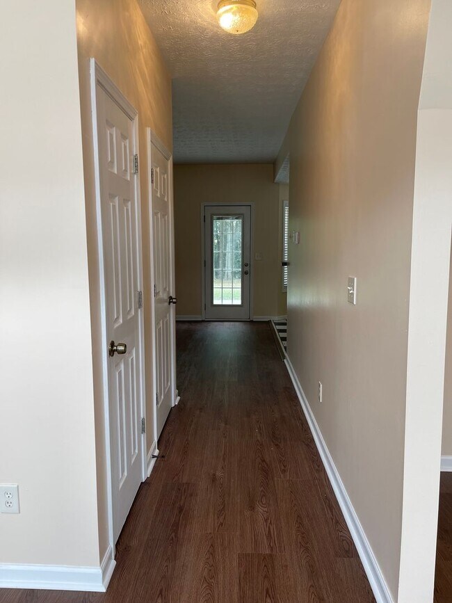 Building Photo - Riverdale Executive Home