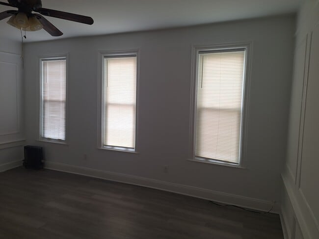 Living room - 3814 111th St