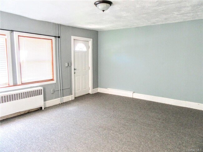 Foto del edificio - 48 E Main St