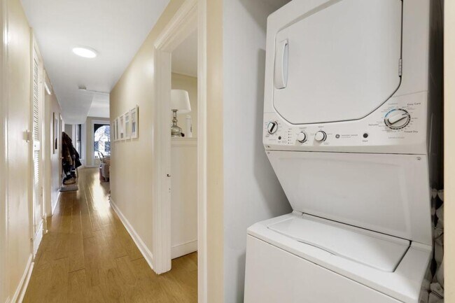 Foto del edificio - 4 bedroom in Chicago IL 60614