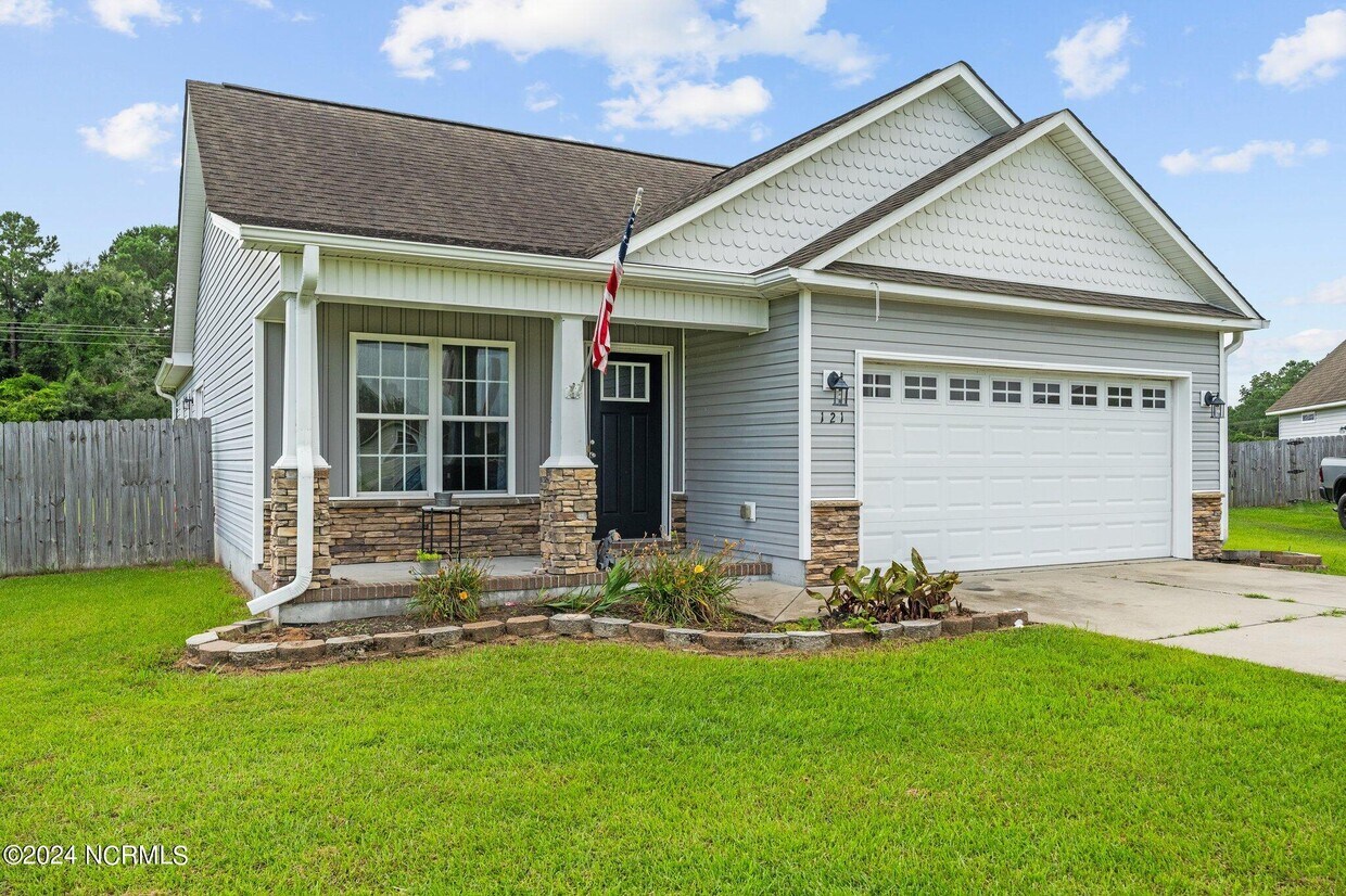 Primary Photo - 121 Grist Mill Dr