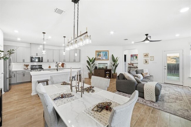 Foto del edificio - 517 Lady Swiss Ln