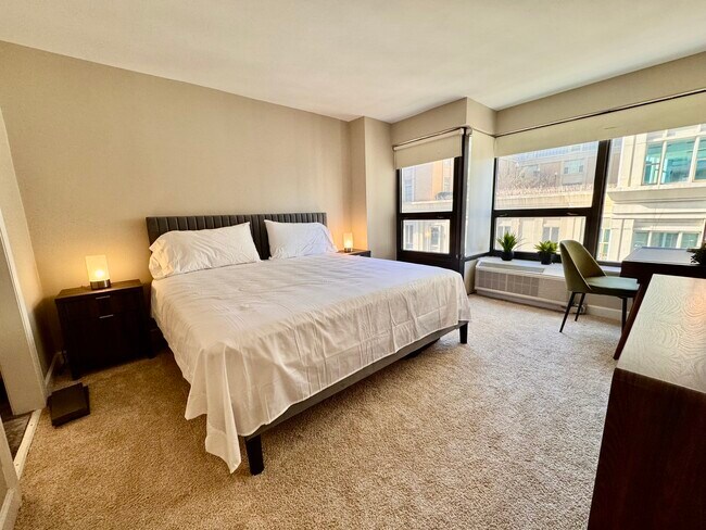 Foto del edificio - 30 E Huron St