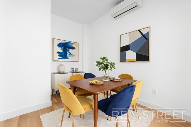 Building Photo - Brand New 3 Bed 2 Bath Parlor Floor in Rid...