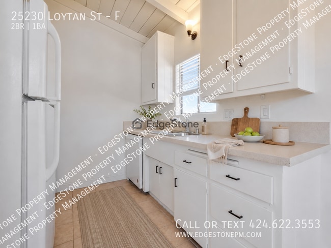 Building Photo - 25230 Loytan St