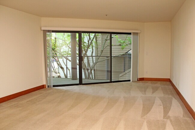 Foto del edificio - 810 NW Naito Pkwy