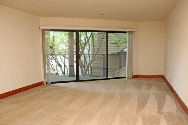 Building Photo - 810 NW Naito Pkwy