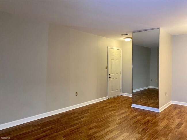 Building Photo - 2 br, 1.5 bath  - 6708 Ridge Rd Apt 304