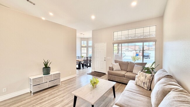 Building Photo - Lovely Single-Story Home in the Friendly and Desirable Lake Rancho Viejo Community of Fallbrook!