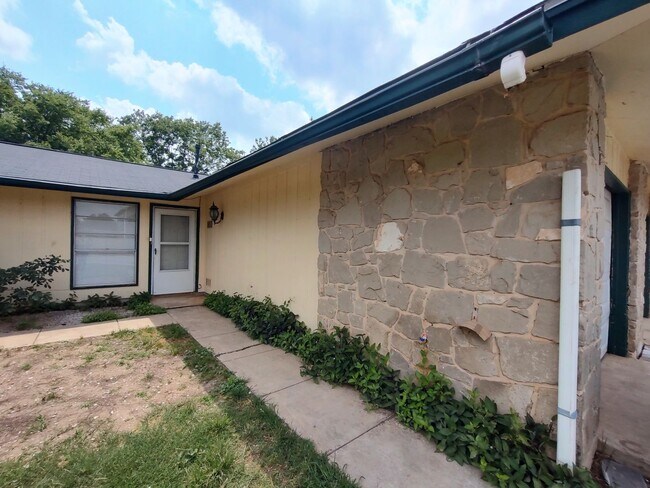 Northeast San Antonio 2 Bedroom 1 Bath Duplex - Northeast San Antonio 2 Bedroom 1 Bath Duplex House