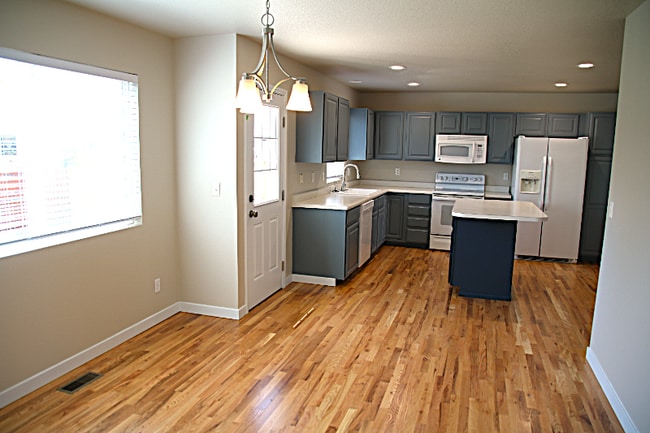 Building Photo - 2651 Sunstone Dr