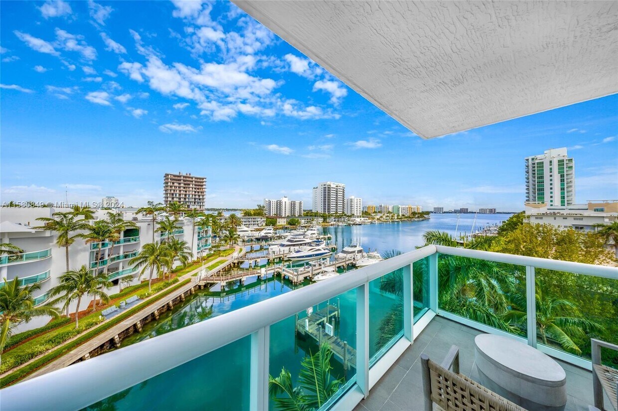 Foto principal - 7910 Harbor Island Dr
