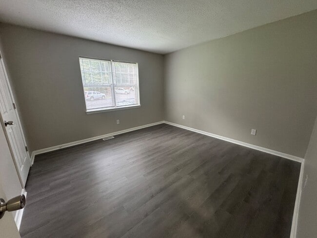 Foto del edificio - 802 British Wood Dr SW