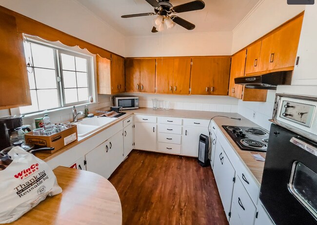 Foto del edificio - Historic Farmhouse in Crooked River Ranch Available!