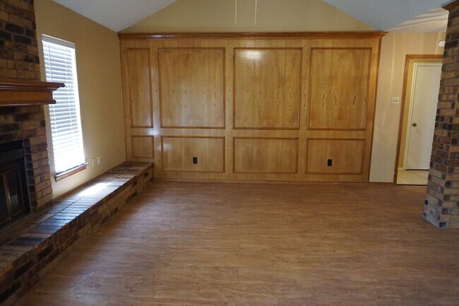 Building Photo - 1104 Homestead Dr