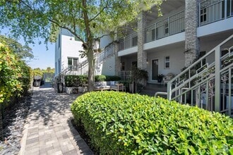 Building Photo - 117 S Shore Dr