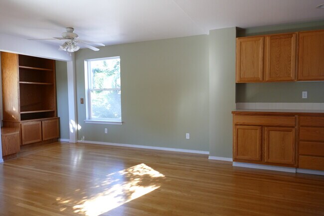 Building Photo - 4727 Sand Point Way NE